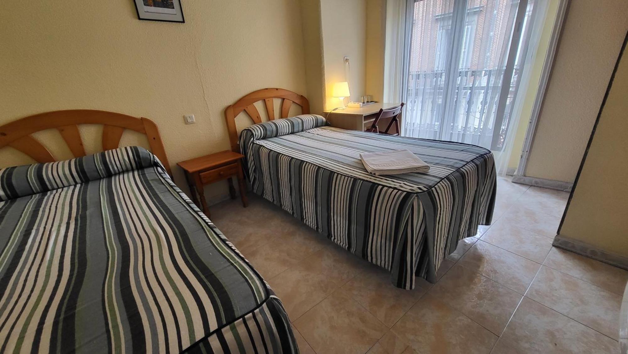 Hostal Pacios Madrid Extérieur photo