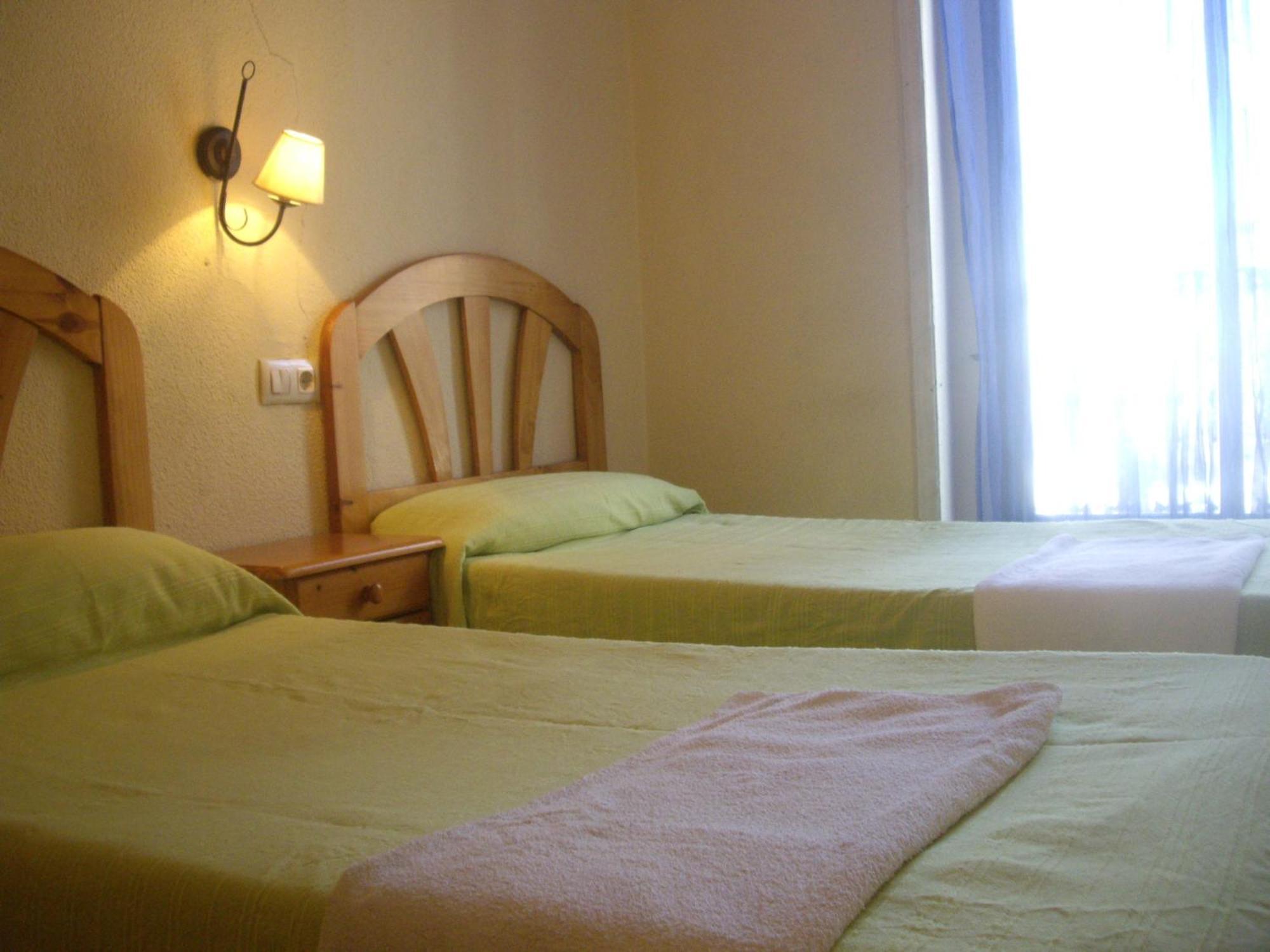 Hostal Pacios Madrid Extérieur photo