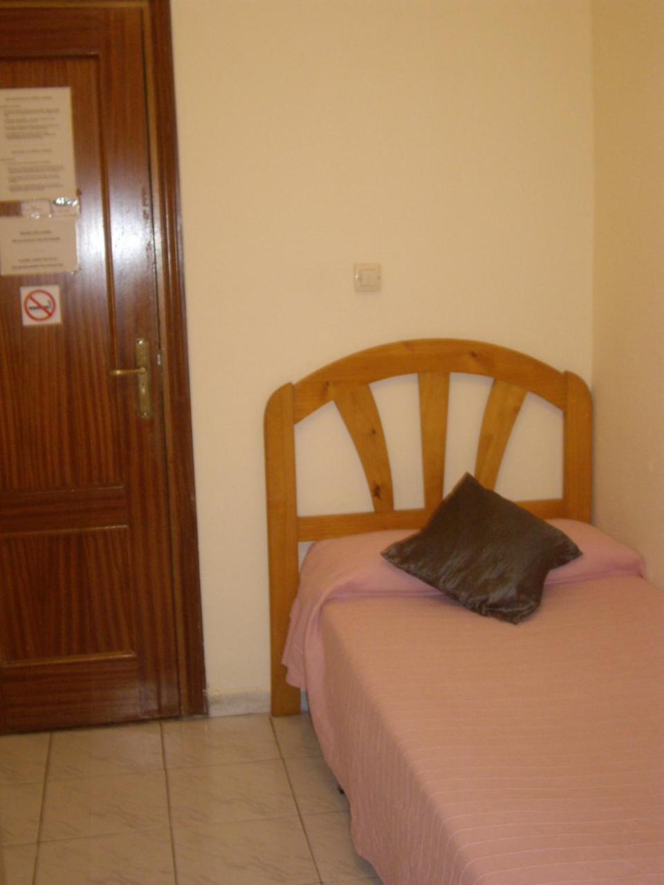 Hostal Pacios Madrid Extérieur photo