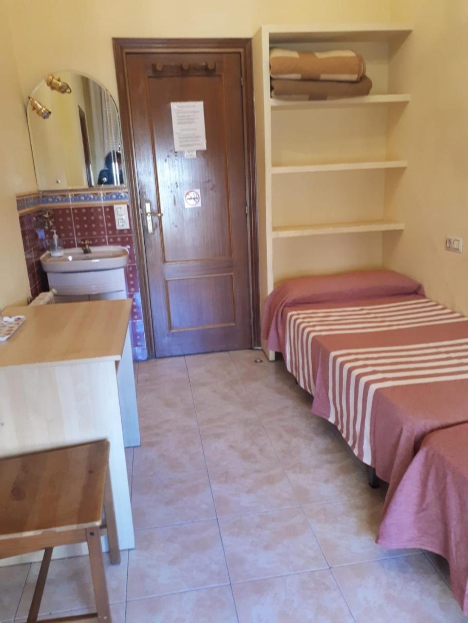Hostal Pacios Madrid Extérieur photo